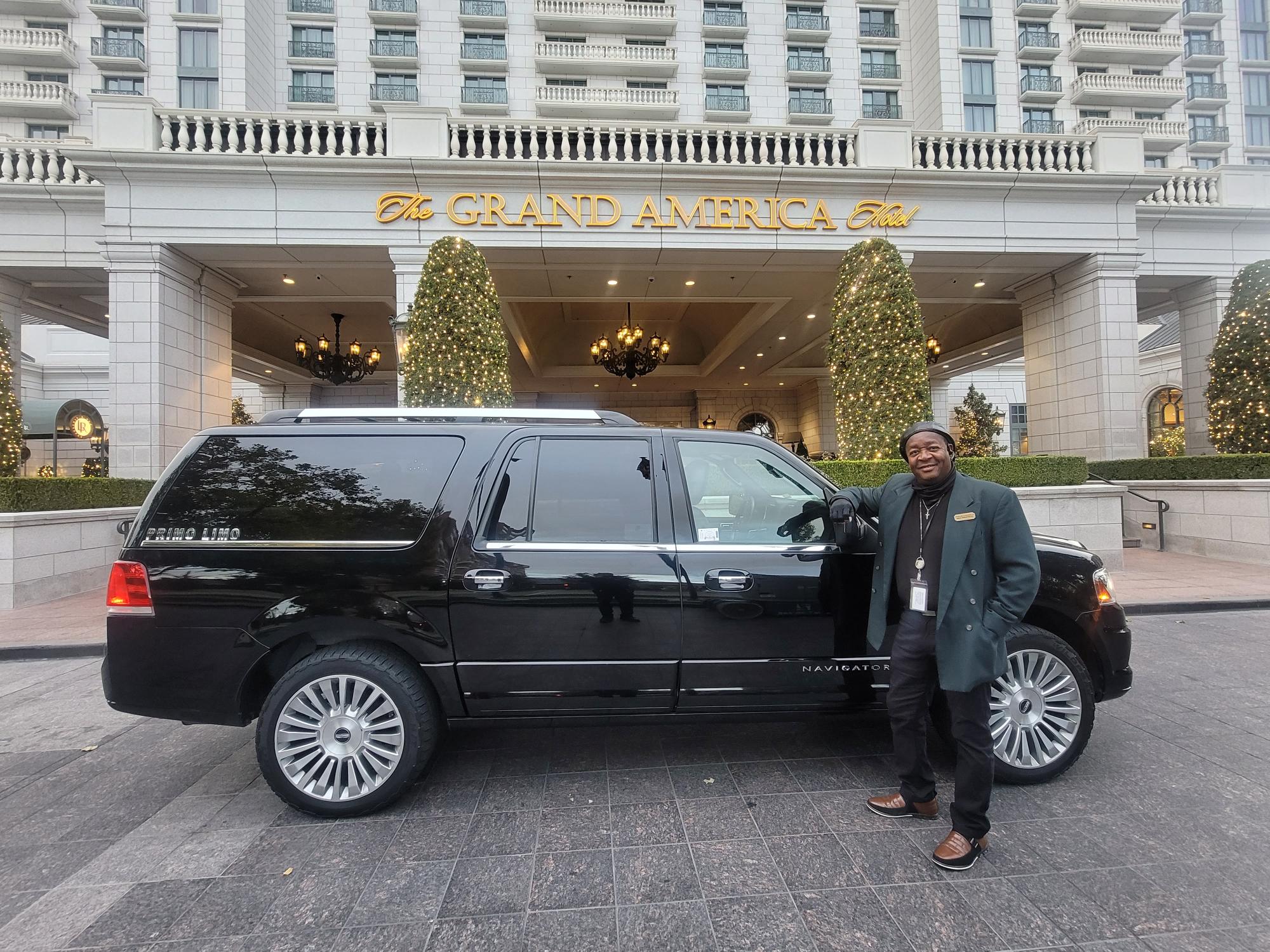 Hourly chauffeur with Lincoln SUV